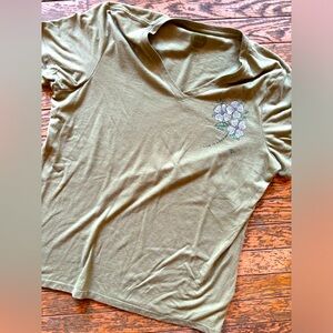 LIFE IS GOOD WOMENS  TEE SIZE L